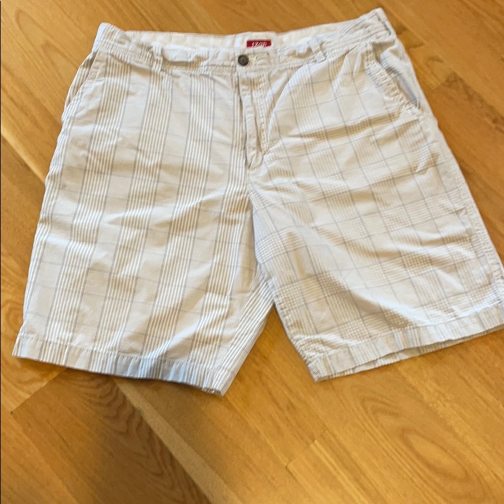 IZOD Cargo Shorts 38 Gray Blur Plaid